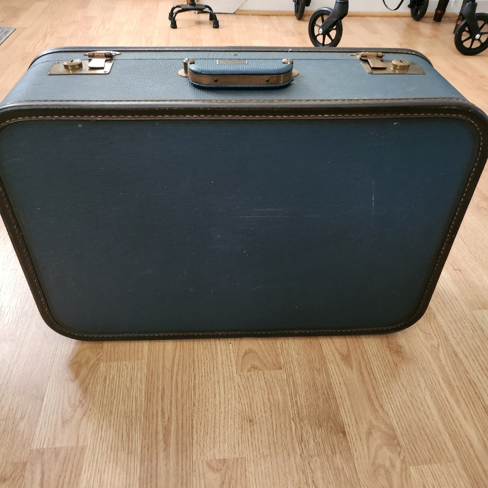 Vintage Lady Baltimore blue suitcase luggage, size 21 x 14